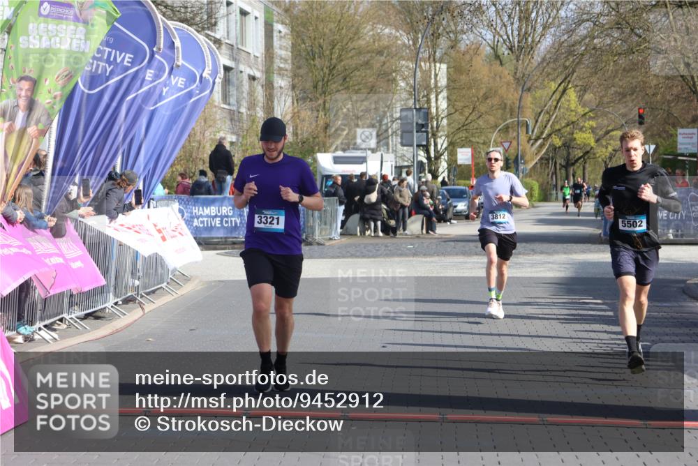 12.04.2026 - 45. Internationalen Wilhelmsburger Insellauf Strokosch-Dieckow http://msf.ph/oto/9452912 12.04.2026 10:25:38 Ziel 3321, 5502, 3812 meine-sportfotos.de