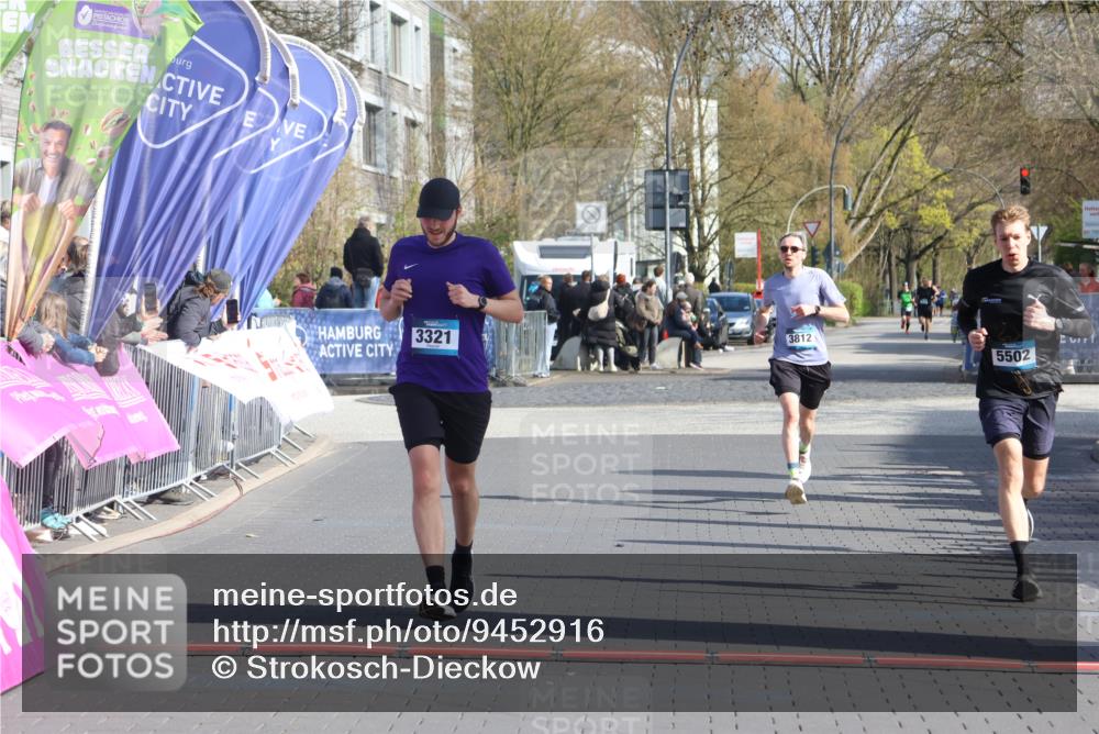 12.04.2026 - 45. Internationalen Wilhelmsburger Insellauf Strokosch-Dieckow http://msf.ph/oto/9452916 12.04.2026 10:25:38 Ziel 3321, 5502, 3812 meine-sportfotos.de