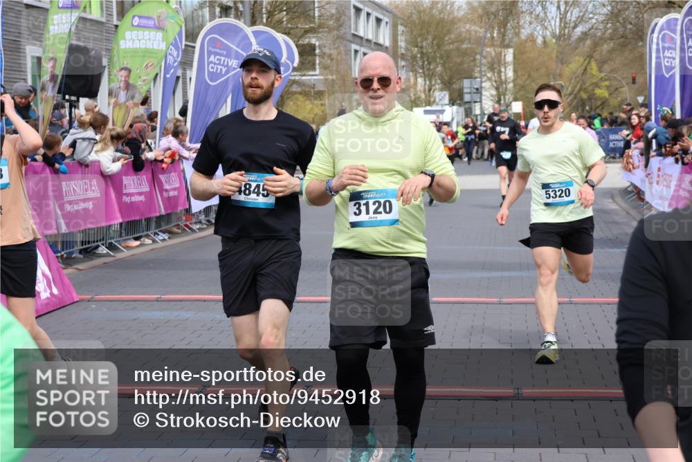 12.04.2026 - 45. Internationalen Wilhelmsburger Insellauf Strokosch-Dieckow http://msf.ph/oto/9452918 12.04.2026 13:08:21 Ziel 3120, 5103, 4845, 5320, 5568 meine-sportfotos.de