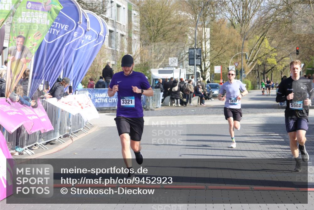 12.04.2026 - 45. Internationalen Wilhelmsburger Insellauf Strokosch-Dieckow http://msf.ph/oto/9452923 12.04.2026 10:25:38 Ziel 3321, 5502, 3812 meine-sportfotos.de