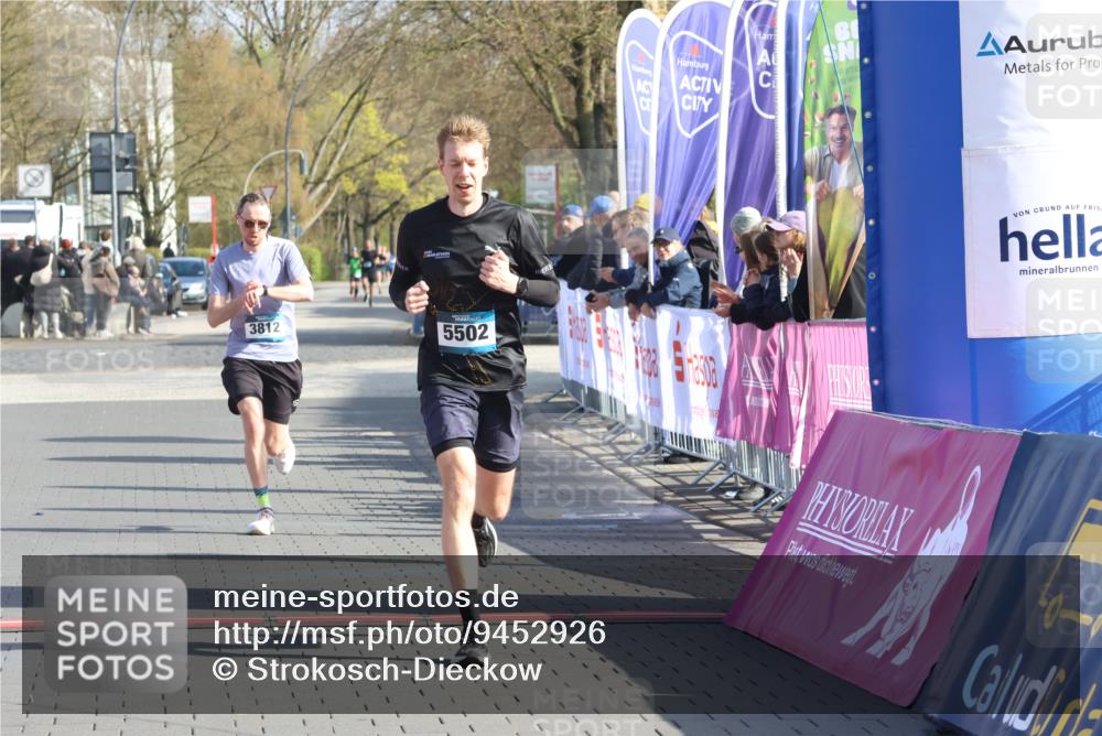12.04.2026 - 45. Internationalen Wilhelmsburger Insellauf Strokosch-Dieckow http://msf.ph/oto/9452926 12.04.2026 10:25:40 Ziel 3321, 5502, 3812 meine-sportfotos.de