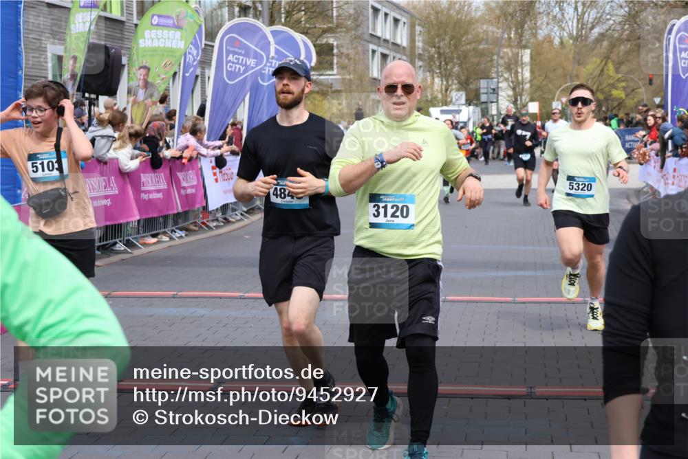 12.04.2026 - 45. Internationalen Wilhelmsburger Insellauf Strokosch-Dieckow http://msf.ph/oto/9452927 12.04.2026 13:08:21 Ziel 3120, 5103, 4845, 5320, 5568 meine-sportfotos.de