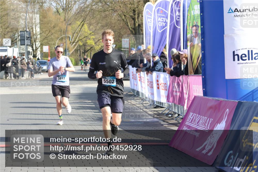 12.04.2026 - 45. Internationalen Wilhelmsburger Insellauf Strokosch-Dieckow http://msf.ph/oto/9452928 12.04.2026 10:25:40 Ziel 3321, 5502, 3812 meine-sportfotos.de