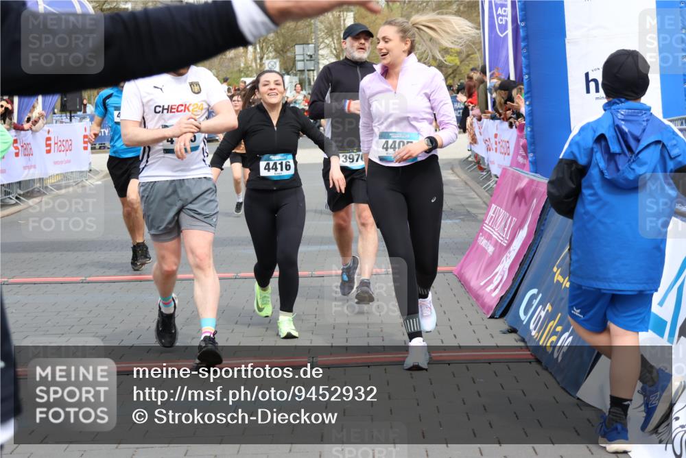 12.04.2026 - 45. Internationalen Wilhelmsburger Insellauf Strokosch-Dieckow http://msf.ph/oto/9452932 12.04.2026 13:08:15 Ziel 2421, 4676, 3868, 4405, 4725, 4416, 3970, 4795, 3120, 5103, 4845 meine-sportfotos.de