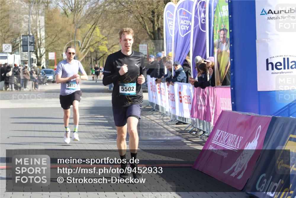 12.04.2026 - 45. Internationalen Wilhelmsburger Insellauf Strokosch-Dieckow http://msf.ph/oto/9452933 12.04.2026 10:25:40 Ziel 3321, 5502, 3812 meine-sportfotos.de