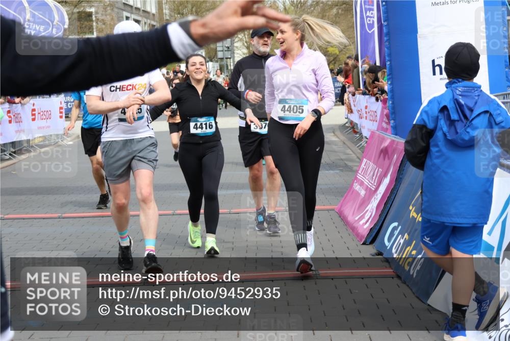12.04.2026 - 45. Internationalen Wilhelmsburger Insellauf Strokosch-Dieckow http://msf.ph/oto/9452935 12.04.2026 13:08:15 Ziel 2421, 4676, 3868, 4405, 4725, 4416, 3970, 4795, 3120, 5103, 4845 meine-sportfotos.de