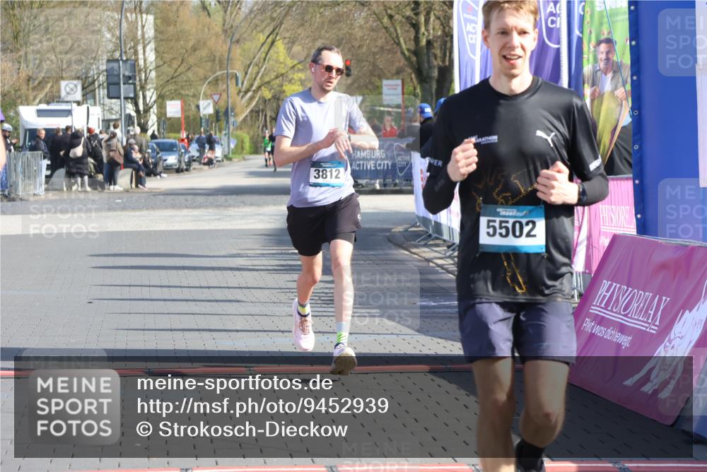 12.04.2026 - 45. Internationalen Wilhelmsburger Insellauf Strokosch-Dieckow http://msf.ph/oto/9452939 12.04.2026 10:25:41 Ziel 3321, 5502, 3812 meine-sportfotos.de