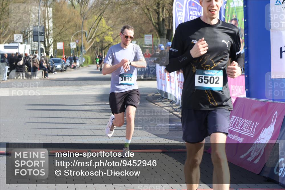 12.04.2026 - 45. Internationalen Wilhelmsburger Insellauf Strokosch-Dieckow http://msf.ph/oto/9452946 12.04.2026 10:25:41 Ziel 3321, 5502, 3812 meine-sportfotos.de