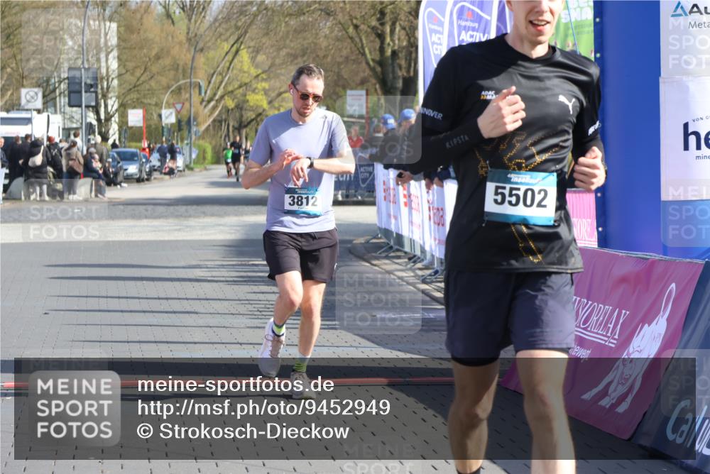 12.04.2026 - 45. Internationalen Wilhelmsburger Insellauf Strokosch-Dieckow http://msf.ph/oto/9452949 12.04.2026 10:25:41 Ziel 3321, 5502, 3812 meine-sportfotos.de