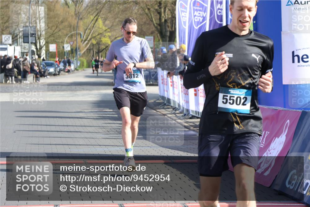 12.04.2026 - 45. Internationalen Wilhelmsburger Insellauf Strokosch-Dieckow http://msf.ph/oto/9452954 12.04.2026 10:25:42 Ziel 3321, 5502, 3812 meine-sportfotos.de