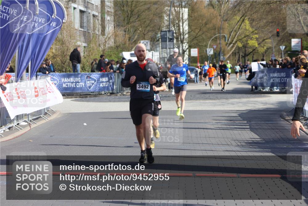 12.04.2026 - 45. Internationalen Wilhelmsburger Insellauf Strokosch-Dieckow http://msf.ph/oto/9452955 12.04.2026 10:37:44 Ziel 4779, 3492, 5643 meine-sportfotos.de
