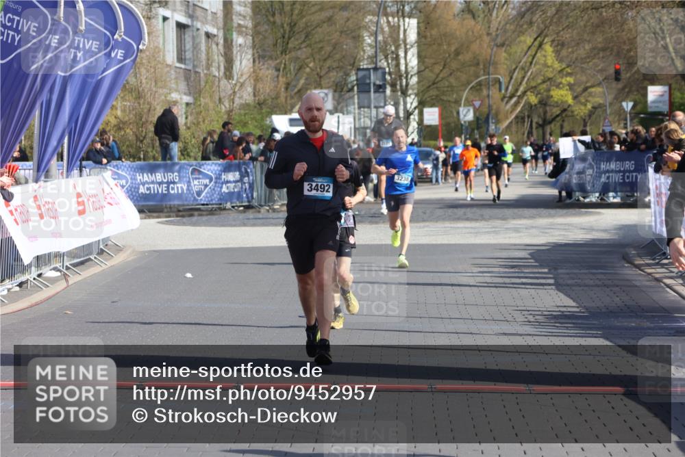 12.04.2026 - 45. Internationalen Wilhelmsburger Insellauf Strokosch-Dieckow http://msf.ph/oto/9452957 12.04.2026 10:37:44 Ziel 4779, 3492, 5643 meine-sportfotos.de