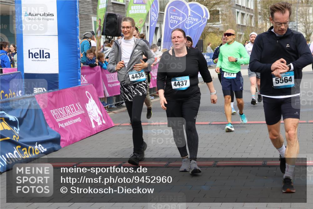 12.04.2026 - 45. Internationalen Wilhelmsburger Insellauf Strokosch-Dieckow http://msf.ph/oto/9452960 12.04.2026 13:08:12 Ziel 2728, 2478, 2477, 5564, 4437, 4436, 2421, 4676, 3868, 4405, 4725, 4416, 3970, 4795 meine-sportfotos.de