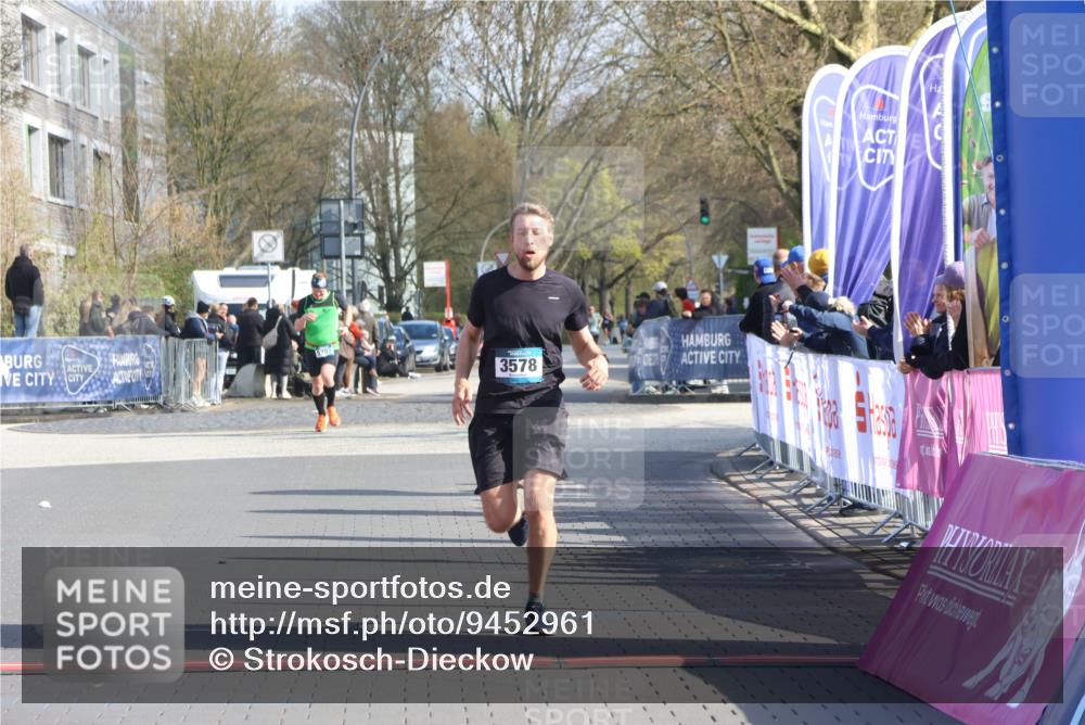 12.04.2026 - 45. Internationalen Wilhelmsburger Insellauf Strokosch-Dieckow http://msf.ph/oto/9452961 12.04.2026 10:26:02 Ziel 3578 meine-sportfotos.de