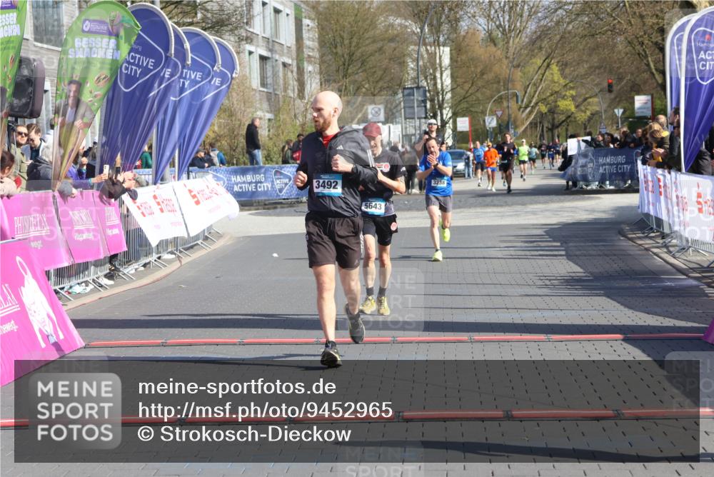 12.04.2026 - 45. Internationalen Wilhelmsburger Insellauf Strokosch-Dieckow http://msf.ph/oto/9452965 12.04.2026 10:37:45 Ziel 4779, 3492, 5643 meine-sportfotos.de