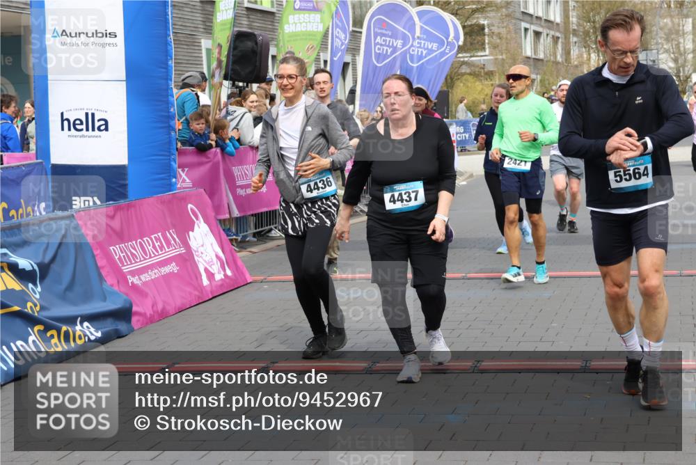 12.04.2026 - 45. Internationalen Wilhelmsburger Insellauf Strokosch-Dieckow http://msf.ph/oto/9452967 12.04.2026 13:08:12 Ziel 2728, 2478, 2477, 5564, 4437, 4436, 2421, 4676, 3868, 4405, 4725, 4416, 3970, 4795 meine-sportfotos.de
