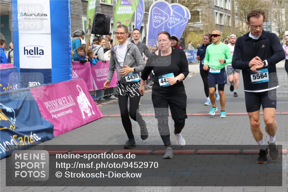 12.04.2026 - 45. Internationalen Wilhelmsburger Insellauf Strokosch-Dieckow http://msf.ph/oto/9452970 12.04.2026 13:08:12 Ziel 2728, 2478, 2477, 5564, 4437, 4436, 2421, 4676, 3868, 4405, 4725, 4416, 3970, 4795 meine-sportfotos.de