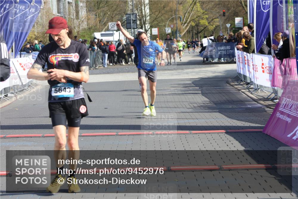 12.04.2026 - 45. Internationalen Wilhelmsburger Insellauf Strokosch-Dieckow http://msf.ph/oto/9452976 12.04.2026 10:37:48 Ziel 4779, 3492, 5643, 3238 meine-sportfotos.de