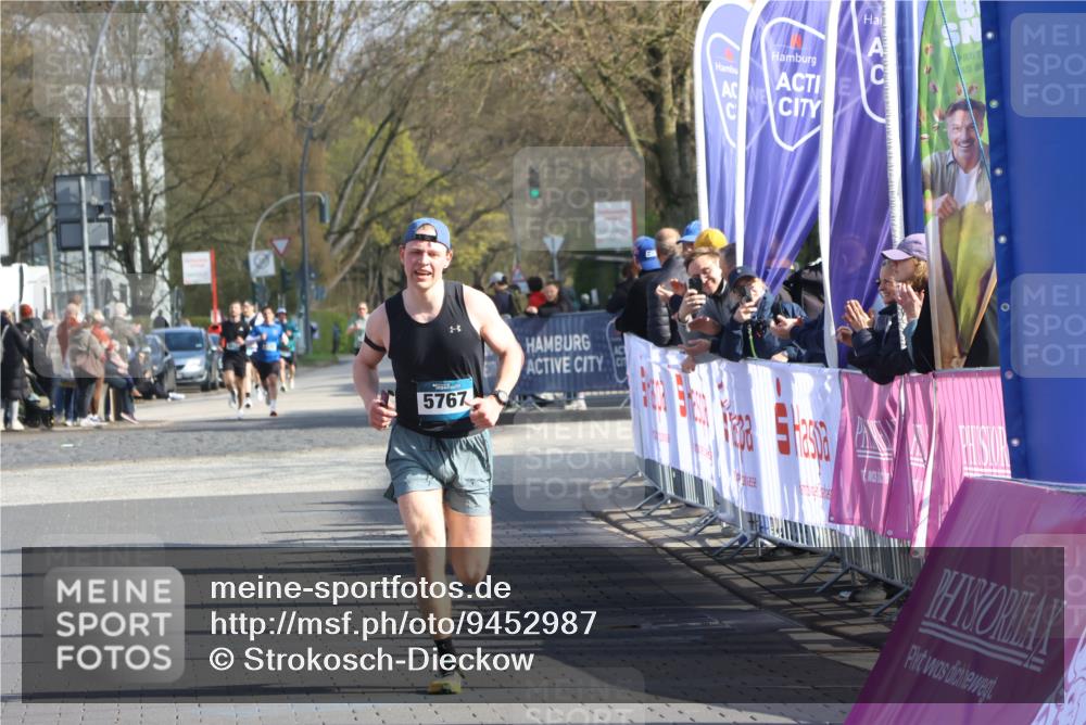 12.04.2026 - 45. Internationalen Wilhelmsburger Insellauf Strokosch-Dieckow http://msf.ph/oto/9452987 12.04.2026 10:26:06 Ziel 3578, 5767, 5707 meine-sportfotos.de