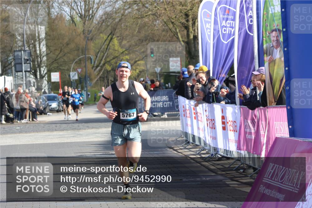 12.04.2026 - 45. Internationalen Wilhelmsburger Insellauf Strokosch-Dieckow http://msf.ph/oto/9452990 12.04.2026 10:26:07 Ziel 3578, 5767, 5707 meine-sportfotos.de