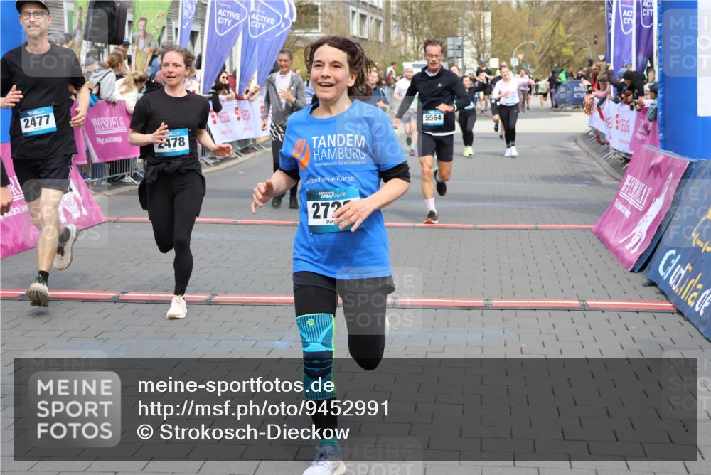 12.04.2026 - 45. Internationalen Wilhelmsburger Insellauf Strokosch-Dieckow http://msf.ph/oto/9452991 12.04.2026 13:08:09 Ziel 5401, 2728, 2478, 2477, 5564, 4437, 4436, 2421 meine-sportfotos.de