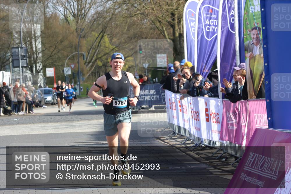 12.04.2026 - 45. Internationalen Wilhelmsburger Insellauf Strokosch-Dieckow http://msf.ph/oto/9452993 12.04.2026 10:26:07 Ziel 3578, 5767, 5707 meine-sportfotos.de