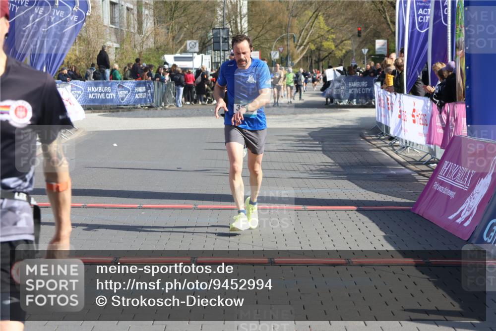12.04.2026 - 45. Internationalen Wilhelmsburger Insellauf Strokosch-Dieckow http://msf.ph/oto/9452994 12.04.2026 10:37:50 Ziel 3492, 5643, 3238, 2531 meine-sportfotos.de