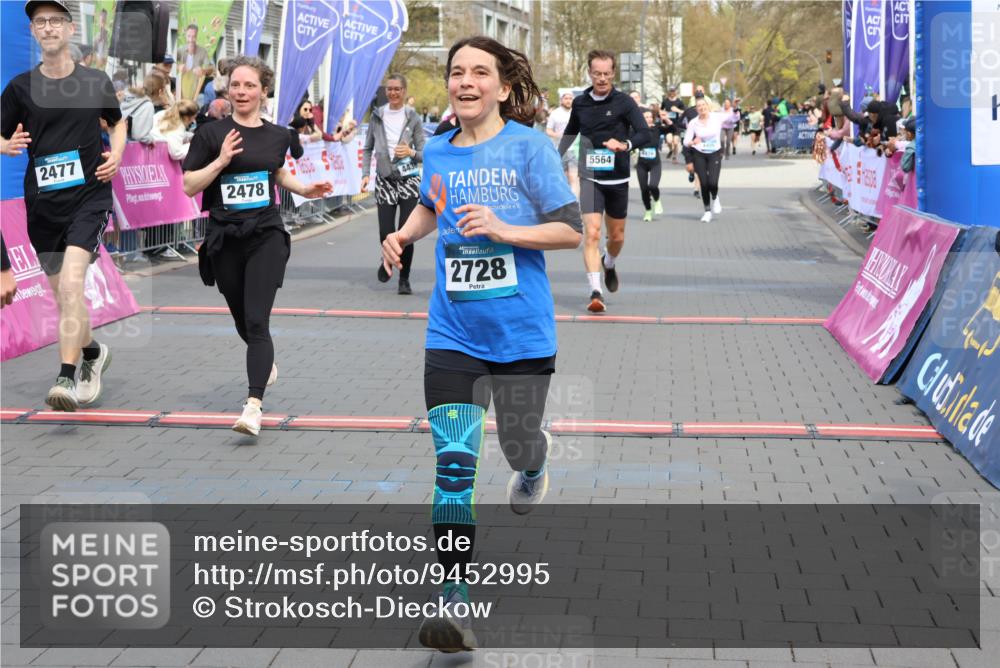 12.04.2026 - 45. Internationalen Wilhelmsburger Insellauf Strokosch-Dieckow http://msf.ph/oto/9452995 12.04.2026 13:08:09 Ziel 5401, 2728, 2478, 2477, 5564, 4437, 4436, 2421 meine-sportfotos.de