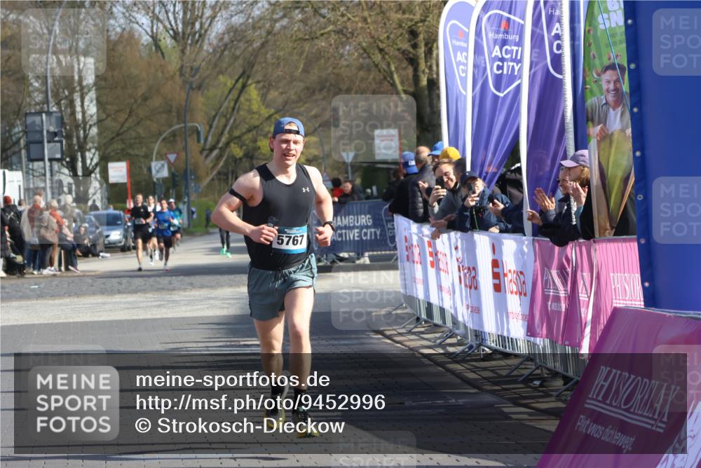 12.04.2026 - 45. Internationalen Wilhelmsburger Insellauf Strokosch-Dieckow http://msf.ph/oto/9452996 12.04.2026 10:26:07 Ziel 3578, 5767, 5707 meine-sportfotos.de