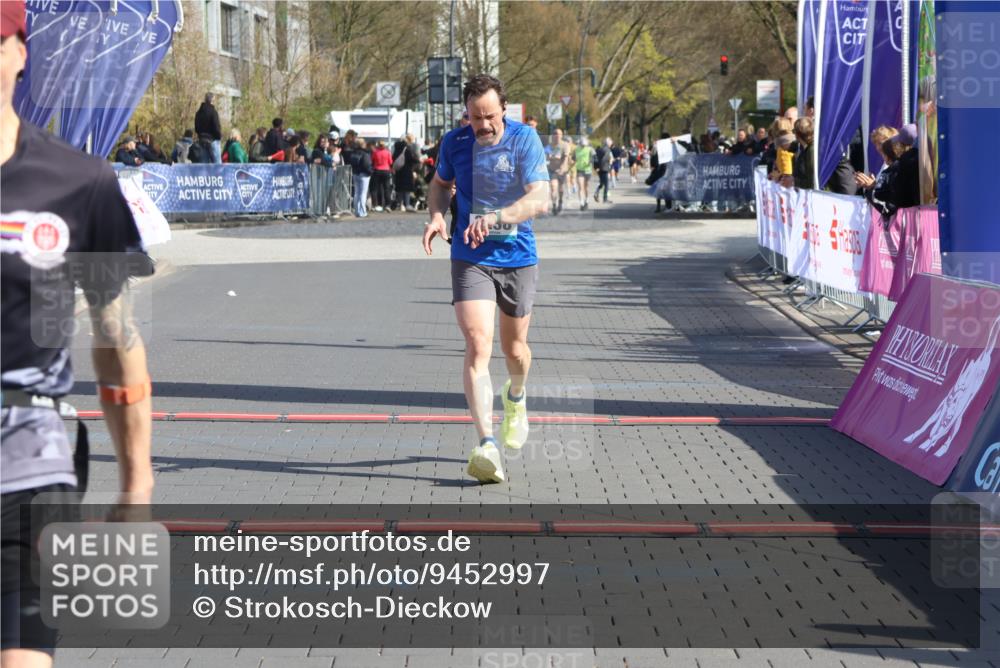 12.04.2026 - 45. Internationalen Wilhelmsburger Insellauf Strokosch-Dieckow http://msf.ph/oto/9452997 12.04.2026 10:37:50 Ziel 3492, 5643, 3238, 2531 meine-sportfotos.de