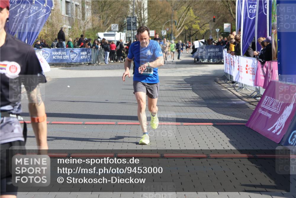 12.04.2026 - 45. Internationalen Wilhelmsburger Insellauf Strokosch-Dieckow http://msf.ph/oto/9453000 12.04.2026 10:37:50 Ziel 3492, 5643, 3238, 2531 meine-sportfotos.de