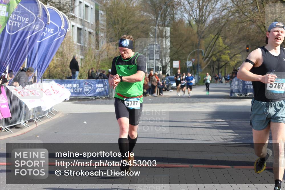12.04.2026 - 45. Internationalen Wilhelmsburger Insellauf Strokosch-Dieckow http://msf.ph/oto/9453003 12.04.2026 10:26:08 Ziel 5767, 5707 meine-sportfotos.de