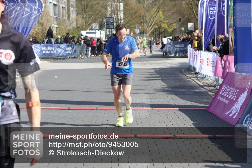 12.04.2026 - 45. Internationalen Wilhelmsburger Insellauf Strokosch-Dieckow http://msf.ph/oto/9453005 12.04.2026 10:37:50 Ziel 3492, 5643, 3238, 2531 meine-sportfotos.de