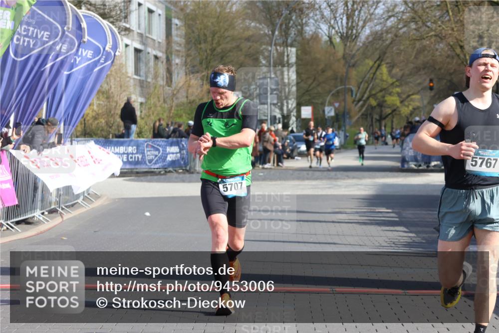 12.04.2026 - 45. Internationalen Wilhelmsburger Insellauf Strokosch-Dieckow http://msf.ph/oto/9453006 12.04.2026 10:26:08 Ziel 5767, 5707 meine-sportfotos.de