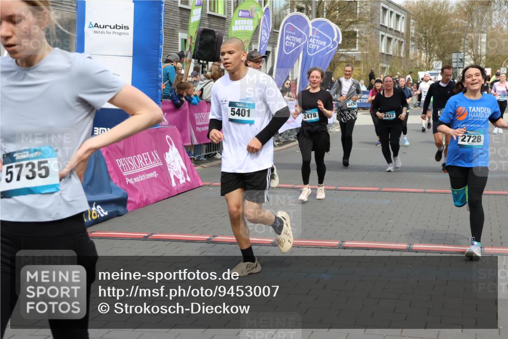 12.04.2026 - 45. Internationalen Wilhelmsburger Insellauf Strokosch-Dieckow http://msf.ph/oto/9453007 12.04.2026 13:08:08 Ziel 5735, 5401, 2728, 2478, 2477, 5564, 4437, 4436, 2421 meine-sportfotos.de