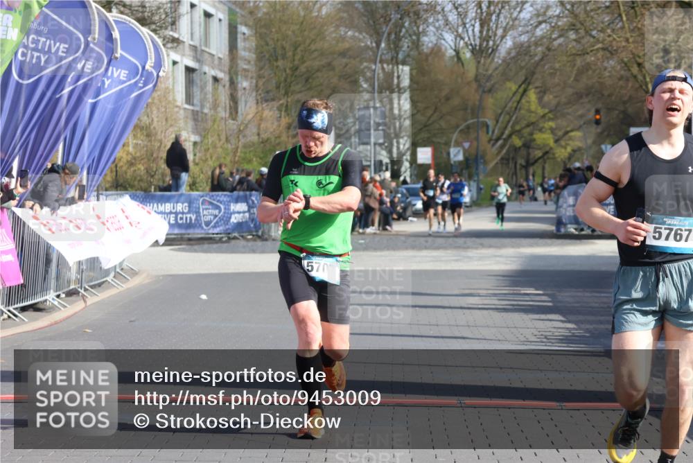 12.04.2026 - 45. Internationalen Wilhelmsburger Insellauf Strokosch-Dieckow http://msf.ph/oto/9453009 12.04.2026 10:26:08 Ziel 5767, 5707 meine-sportfotos.de