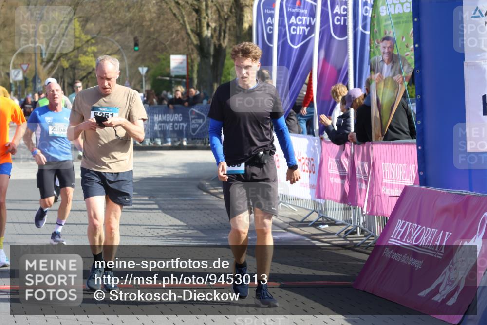 12.04.2026 - 45. Internationalen Wilhelmsburger Insellauf Strokosch-Dieckow http://msf.ph/oto/9453013 12.04.2026 10:38:03 Ziel 5496, 5251, 3182, 2568 meine-sportfotos.de