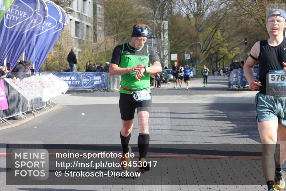 12.04.2026 - 45. Internationalen Wilhelmsburger Insellauf Strokosch-Dieckow http://msf.ph/oto/9453017 12.04.2026 10:26:09 Ziel 5767, 5707 meine-sportfotos.de