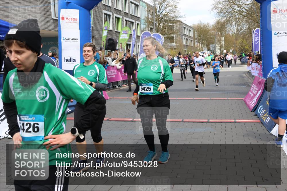12.04.2026 - 45. Internationalen Wilhelmsburger Insellauf Strokosch-Dieckow http://msf.ph/oto/9453028 12.04.2026 13:08:05 Ziel 5431, 5425, 5735, 5401, 2728, 2478, 2477 meine-sportfotos.de