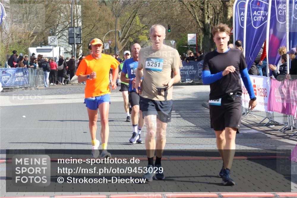 12.04.2026 - 45. Internationalen Wilhelmsburger Insellauf Strokosch-Dieckow http://msf.ph/oto/9453029 12.04.2026 10:38:04 Ziel 5496, 5251, 3182, 2568 meine-sportfotos.de