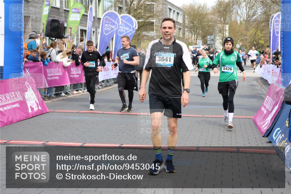 12.04.2026 - 45. Internationalen Wilhelmsburger Insellauf Strokosch-Dieckow http://msf.ph/oto/9453045 12.04.2026 13:07:59 Ziel 3641, 5426, 5216, 5431, 5425 meine-sportfotos.de