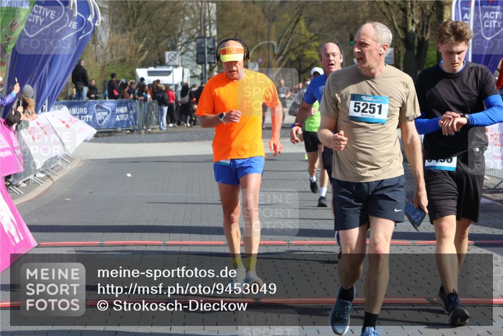 12.04.2026 - 45. Internationalen Wilhelmsburger Insellauf Strokosch-Dieckow http://msf.ph/oto/9453049 12.04.2026 10:38:05 Ziel 5496, 5251, 3182, 2568, 2657 meine-sportfotos.de