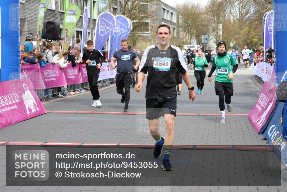 12.04.2026 - 45. Internationalen Wilhelmsburger Insellauf Strokosch-Dieckow http://msf.ph/oto/9453055 12.04.2026 13:07:59 Ziel 3641, 5426, 5216, 5431, 5425 meine-sportfotos.de