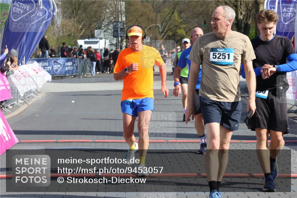 12.04.2026 - 45. Internationalen Wilhelmsburger Insellauf Strokosch-Dieckow http://msf.ph/oto/9453057 12.04.2026 10:38:06 Ziel 5496, 5251, 3182, 2568, 2657 meine-sportfotos.de