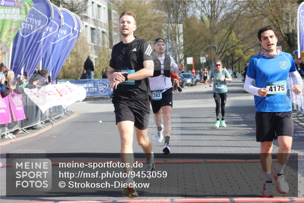 12.04.2026 - 45. Internationalen Wilhelmsburger Insellauf Strokosch-Dieckow http://msf.ph/oto/9453059 12.04.2026 10:26:22 Ziel 4175, 4460, 2382, 3487 meine-sportfotos.de