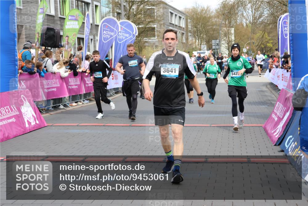 12.04.2026 - 45. Internationalen Wilhelmsburger Insellauf Strokosch-Dieckow http://msf.ph/oto/9453061 12.04.2026 13:07:59 Ziel 3641, 5426, 5216, 5431, 5425 meine-sportfotos.de