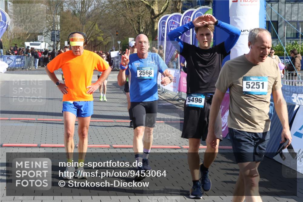 12.04.2026 - 45. Internationalen Wilhelmsburger Insellauf Strokosch-Dieckow http://msf.ph/oto/9453064 12.04.2026 10:38:08 Ziel 5251, 3182, 2568, 2657, 4833, 5706 meine-sportfotos.de