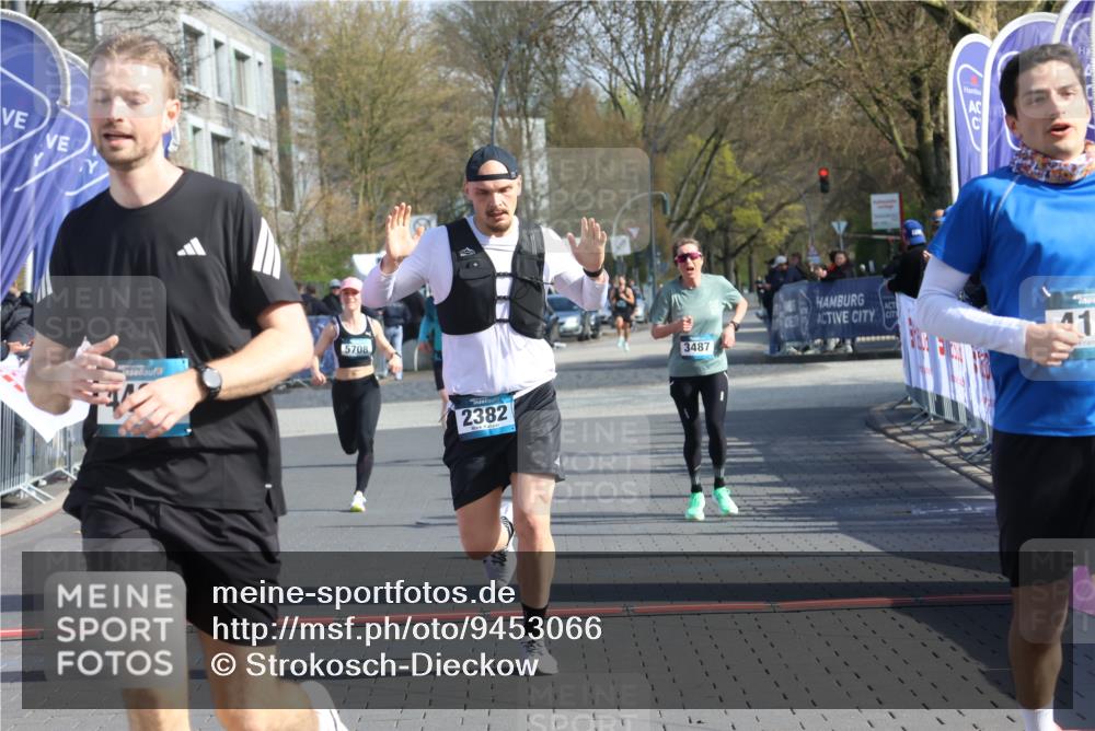 12.04.2026 - 45. Internationalen Wilhelmsburger Insellauf Strokosch-Dieckow http://msf.ph/oto/9453066 12.04.2026 10:26:23 Ziel 4175, 4460, 2382, 3487, 5708 meine-sportfotos.de