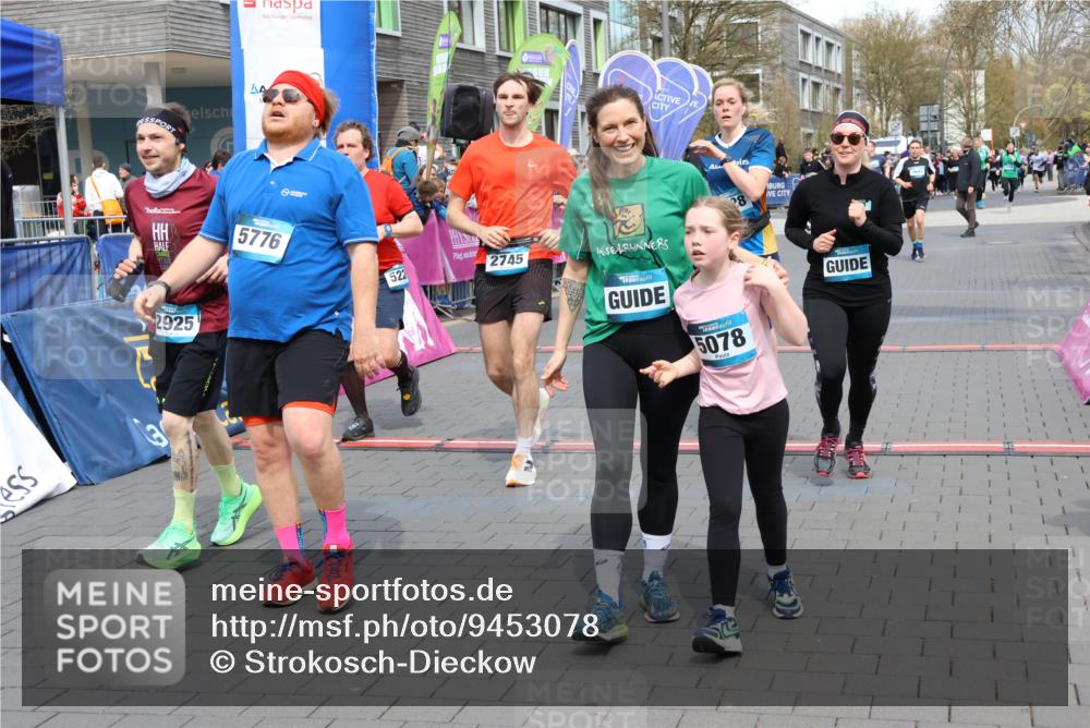 12.04.2026 - 45. Internationalen Wilhelmsburger Insellauf Strokosch-Dieckow http://msf.ph/oto/9453078 12.04.2026 13:07:52 Ziel 5078, 2925, 5226, 2745, 5028, 5148 meine-sportfotos.de