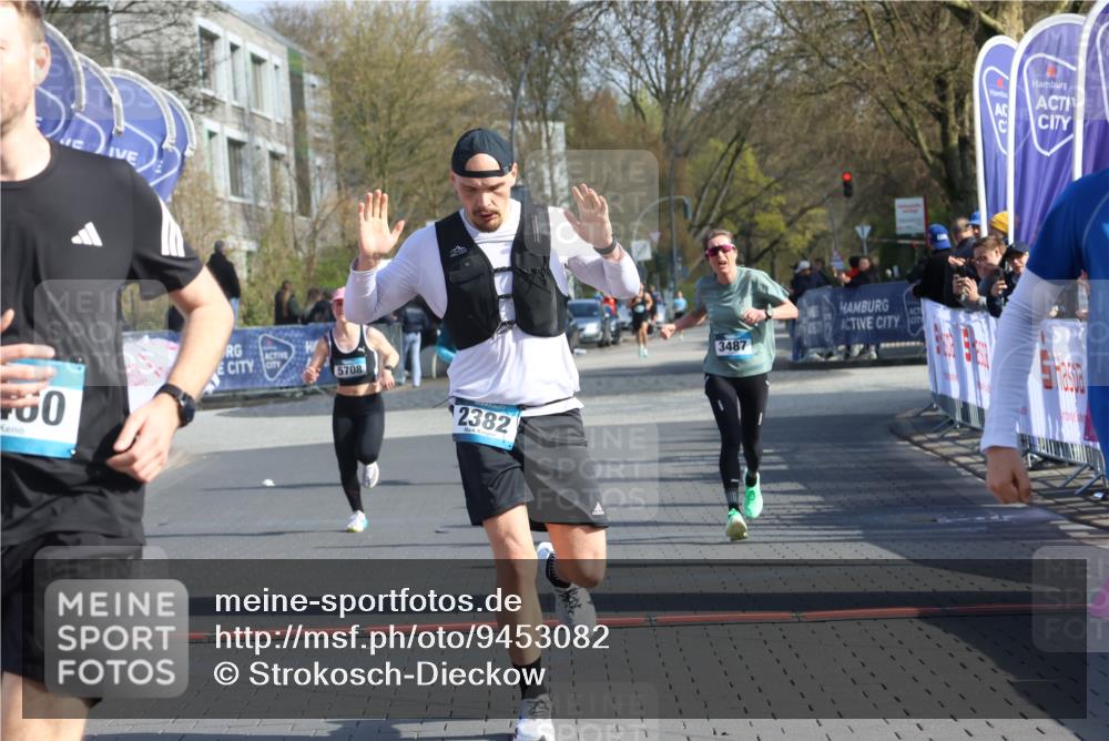 12.04.2026 - 45. Internationalen Wilhelmsburger Insellauf Strokosch-Dieckow http://msf.ph/oto/9453082 12.04.2026 10:26:23 Ziel 4175, 4460, 2382, 3487, 5708 meine-sportfotos.de